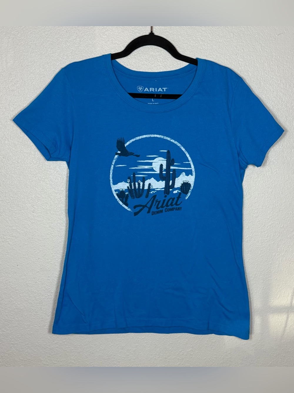 Ariat Women’s Blue Graphic Print Crew Neck Short Sleeve Western Tee L Desert